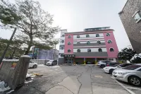 Taebaek Donga Hotel فنادق في تيبيك-سي