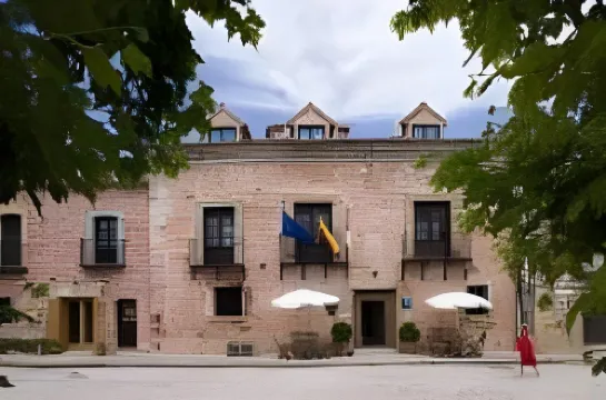 温泉薩利納斯易門酒店