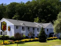 Super 8 by Wyndham Manistee Hotels in Manistee County