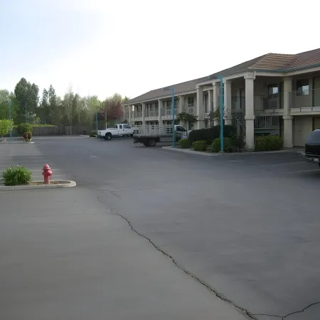 Edge Water Inn