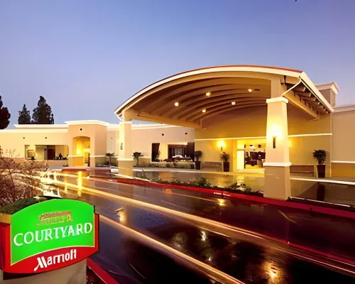 Courtyard Sacramento Cal Expo Các khách sạn gần Khu thương mại hội chợ Arden