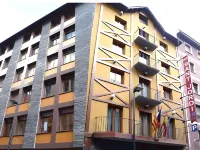 Hotel Sant Jordi by Alegria Hotels near El Nen de la Punxa | Aubinyà