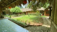 An Riverside Ecolodge