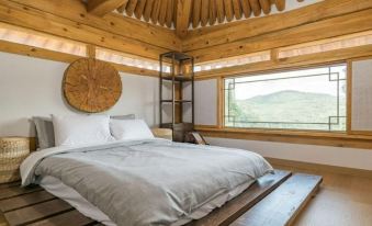 Gyeongju Ojae Hanok Pool Villa