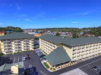 Comfort Inn & Suites at Dollywood Lane Hotels in Pigeon Forge