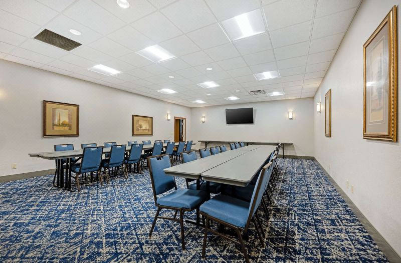 Best Western Plus Mid Nebraska Inn Suites photo 4