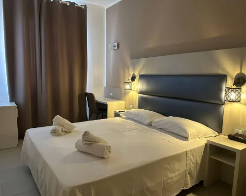 Hotel City 20 Hotels near Piola Station
