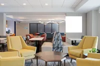 Holiday Inn Express & Suites Cincinnati Riverfront Hotels in Ludlow