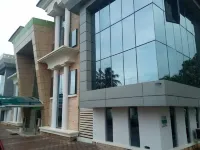 Lushville Hotel & Suites Hotels near Image Garden