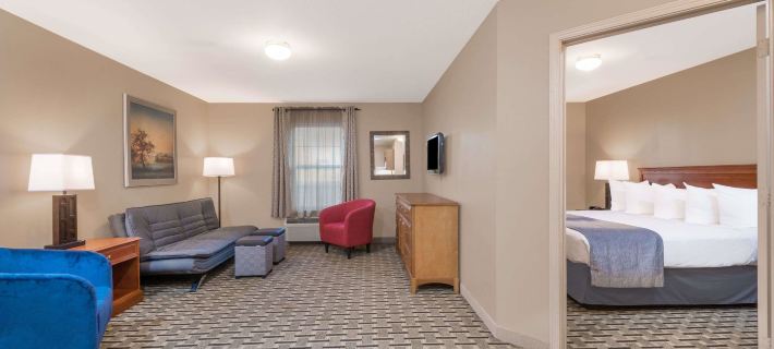 Days Inn & Suites by Wyndham Sellersburg Hotels in Clark County