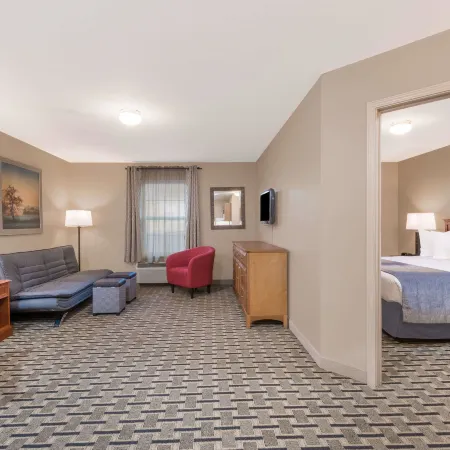 Days Inn & Suites by Wyndham Sellersburg