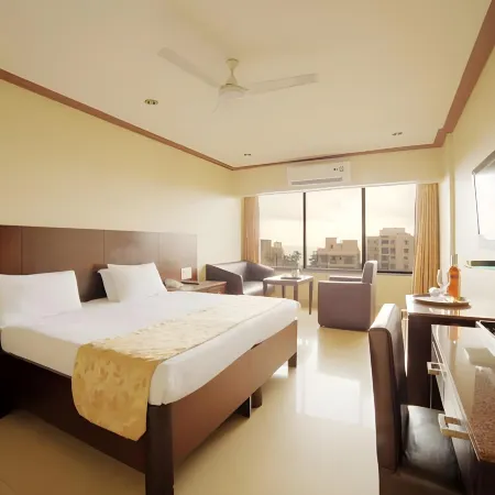 Kings International Juhu Отели рядом с достопримечательностью «Пляж Джуху»