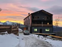 Après Ski Lodge de Montaña Hotels near Catarata Mallín Ahogado