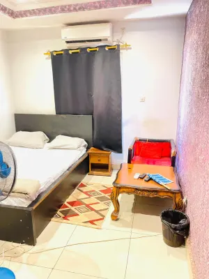 Beautiful furnished luxury room - ACI 2000 Hamdallaye - 2 stelle