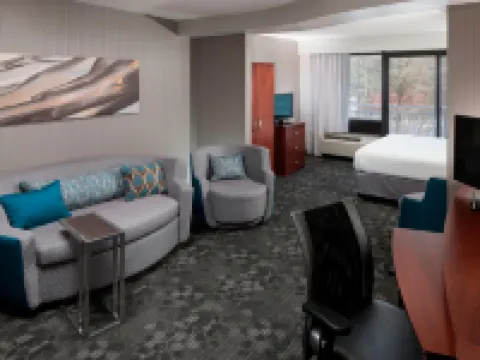 Courtyard Suffolk Chesapeake Hotels in Suffolk