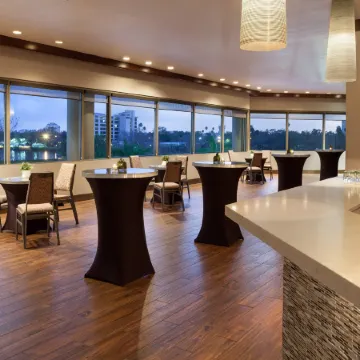 The Westin Tampa Waterside Отели рядом с достопримечательностью «Стейк-хаус Bern's»