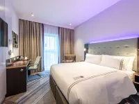 Premier Inn Hamburg St. Pauli Hôtels à proximité de : Théâtre Schmidt