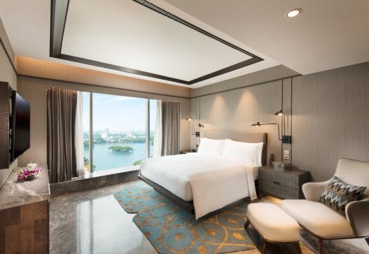 3. 콘래드 벵갈루루..