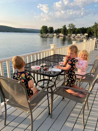 Relax Lakeside at Our Spacious Geneseo House on  Conesus Lake Отели в г. Ливингстон