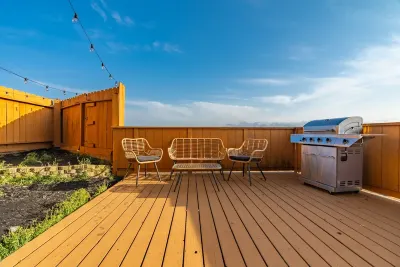 Spacious 4BR Home w/ Stunning Views Near SF