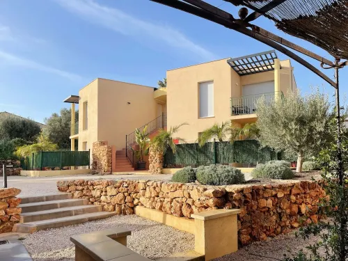 Plage du Capelan Parking Entrée Privé Climatisé Calme Assuré Hotels in Bandol