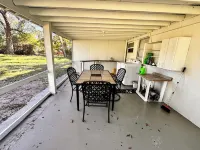 Newly updated cottage located walking distance to Downtown Ft. Myers