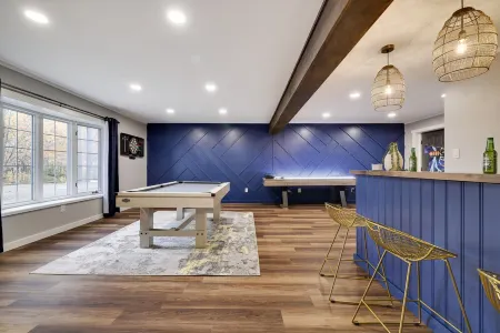 Heart of Pocono Mountains - Huge Yard - Game Rm <10 min to Kalahari & Casino Отели в г. Маунт-Поконо