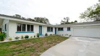 1 level home, 3 king bds+bunk with heated pool, newly remodeled, ocean sunsets! Hotels near All Star