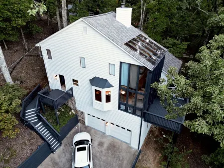 Lake Arrowhead GA Modern Rustic Private Mountain Cabin Chalet Home Отели в г. Чероки