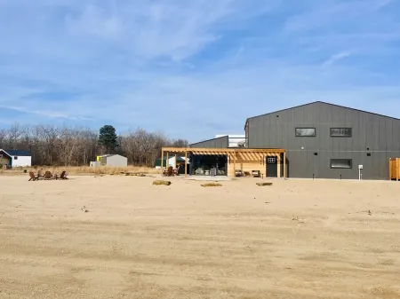 Family Friendly Lake Front New Build - 5bdrm + Hot Tub