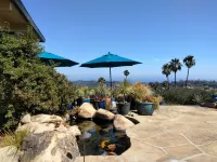 Amazing Ocean/Coastline/Mountain Views. Pvt. 1-Bdrm Guest Home w/Patio, Hot Tub