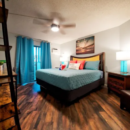 Spacious Oceanfront Maui Sunset Condo: Steps to Beach, King Bed, Pool, Gym, AC