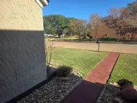 Two-bedroom townhome in a quiet neighborhood with private parking and Wi-Fi.