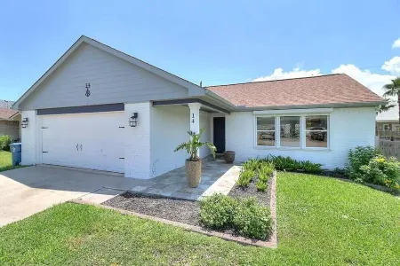 Key Allegro Coastal Serenity! Private Hot Tub! Walking distance to Ocean!