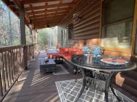 ★ The LODGE ★ No Clean Fee ★ Private Retreat w/ Adjustable KING Bed
