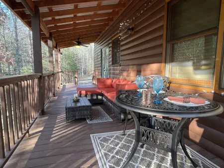 ★ The LODGE ★ No Clean Fee ★ Private Retreat w/ Adjustable KING Bed