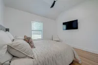 Stylish-Cozy 2-br in Bellaire relaxing home for the family and pet-friendly فنادق في بيلاير