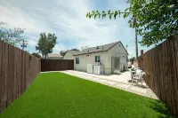 Cozy home 2bed near DTLA w/Parking Отели рядом с достопримечательностью «The Lizard Theater Company»