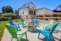 Beautiful Beach-Themed Muskegon Home near Lakes