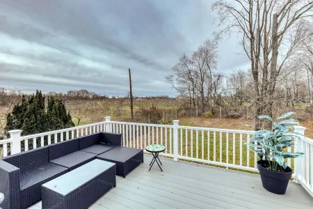 Comfortable Orchard Oasis in wine country on Long Islands beautiful North Fork! Отели в г. Джеймспорт