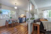 Walk to Beach! Fireplace, Pets OK! Camp Star-Lite!