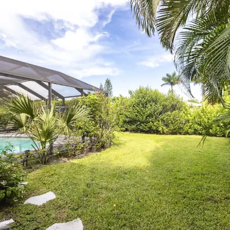 Naples paradise close to the beach and 5th Ave