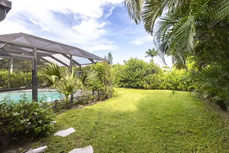 Naples paradise close to the beach and 5th Ave