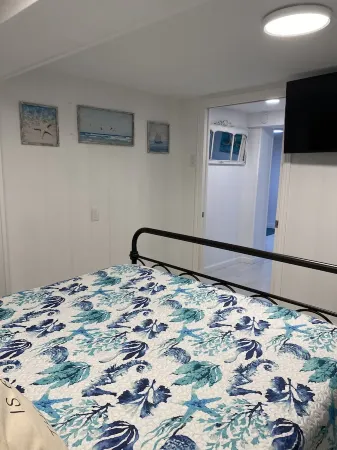 Waterfront Oasis with private pool, Hot tub and 200 ft. Lighted fishing pier