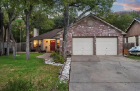 Family Retreat - Jetted Bathtub - Next to park with Pool, Tennis, & Playground! Hotels in Leander