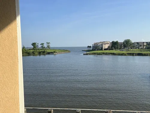 30 Day Minimum - Waterfront Condo Retreat with Spectacular Views Hotels in Mandeville