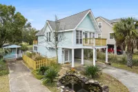 Beach Villa with Private Pool - Walk to beach and Island View Casino - Country Houses