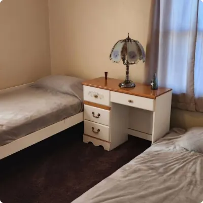Cozy second floor deplex 2-bedroom in peaceful Kenosha with AC, heat and WiFi 아트 켈러 필드 주변 호텔