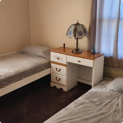 Cozy second floor deplex 2-bedroom in peaceful Kenosha with AC, heat and WiFi