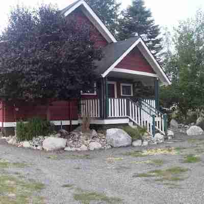 Vintage Island Home 2 Blocks From Town. 4 Bdrs, 2 Kitchens, 3 Bath. Can Sleep 14 Hotel Exterior